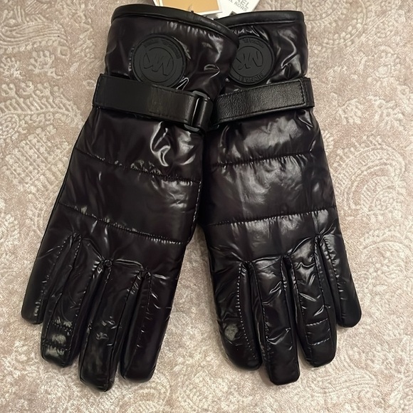 Brand New Michael Kors Shiny Black Touchscreen Gloves w/ Genuine Leather Trim - Picture 3 of 14